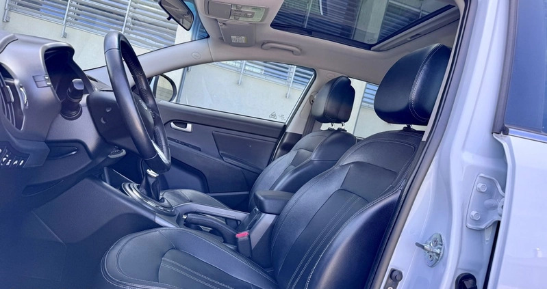Kia Sportage cena 49900 przebieg: 111300, rok produkcji 2012 z Myślenice małe 379